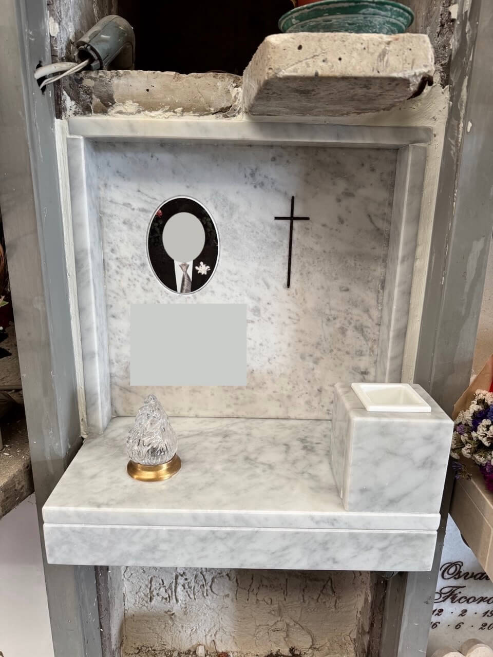 Cinerario di marmo Carrara